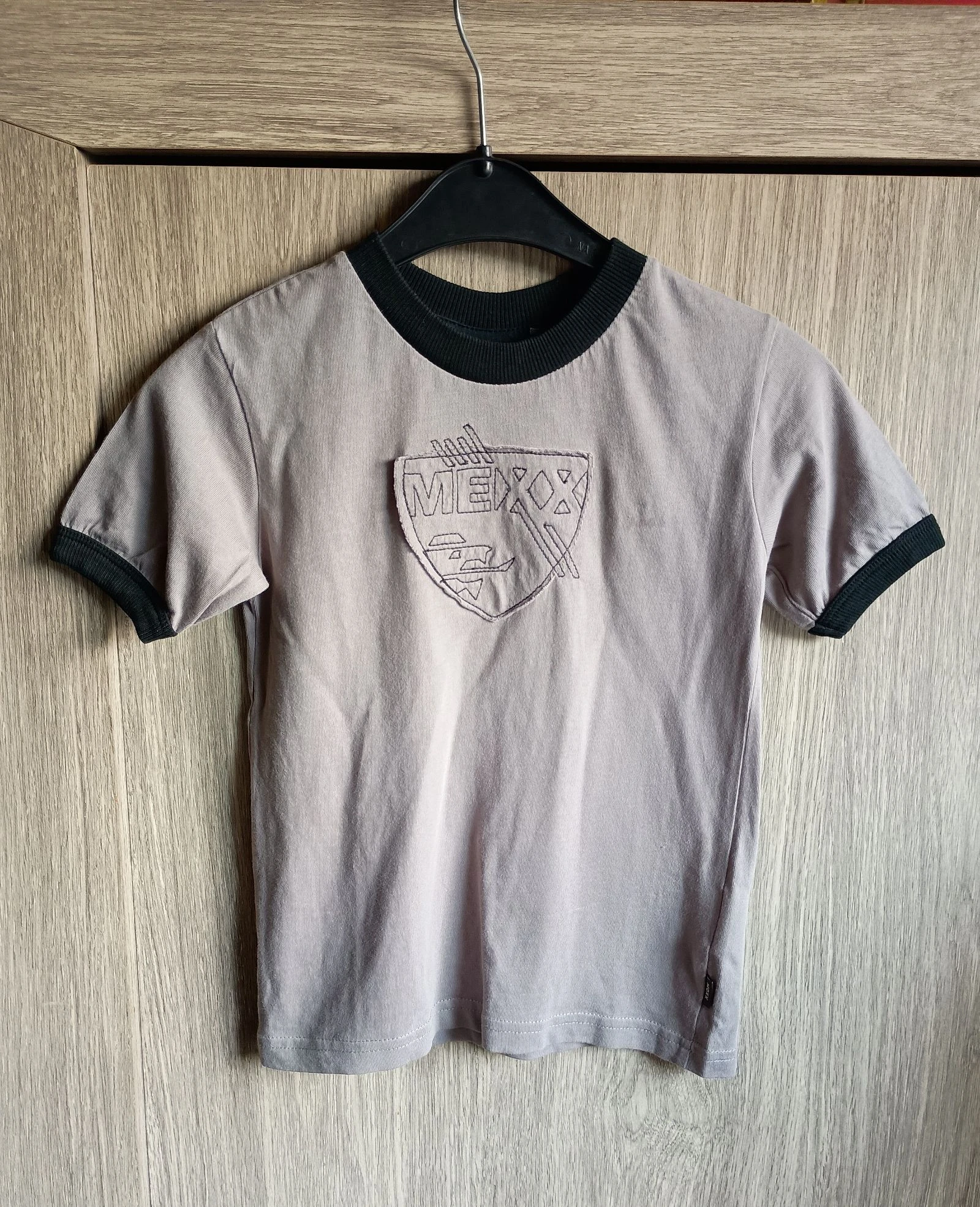 Grijze Mexx Ringer t-shirt met geborduurd logo,maat 116